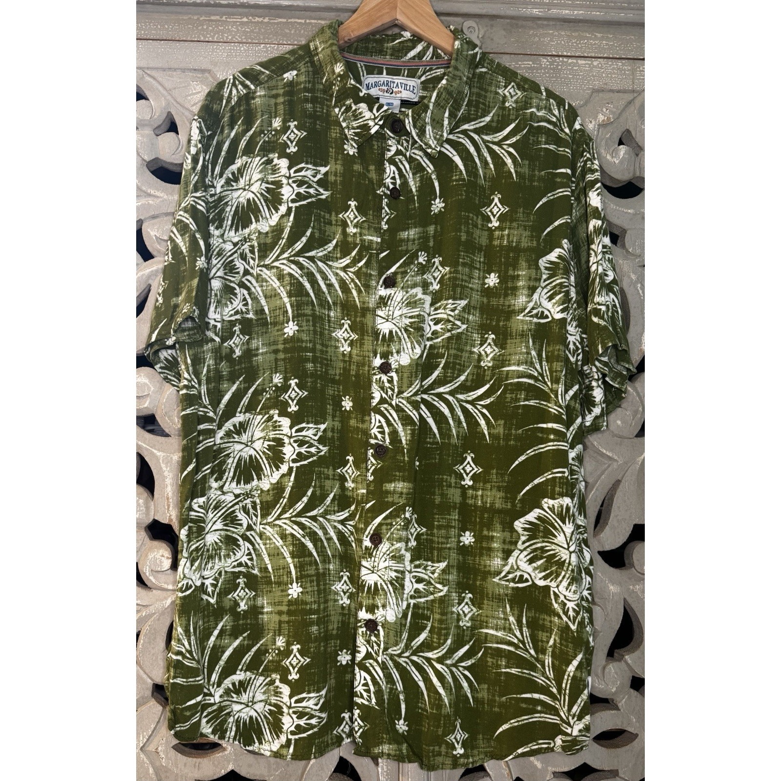Margaritaville Mens Xl Green Hawaiian Shirt 100% Rayon Tropical Floral Button Up